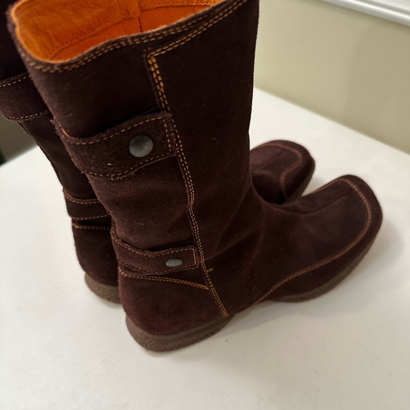 BERNE MEV vintage brown suede boot, 11 “ from top to bottom. - Picture 4 of 4